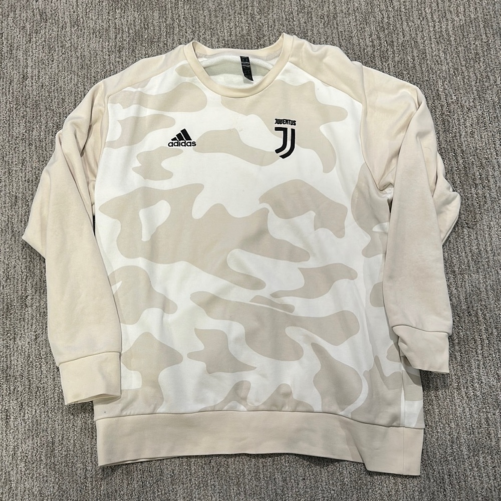 Adidas Juventus Crew Neck XXL in Taupe Camo/Cream/White